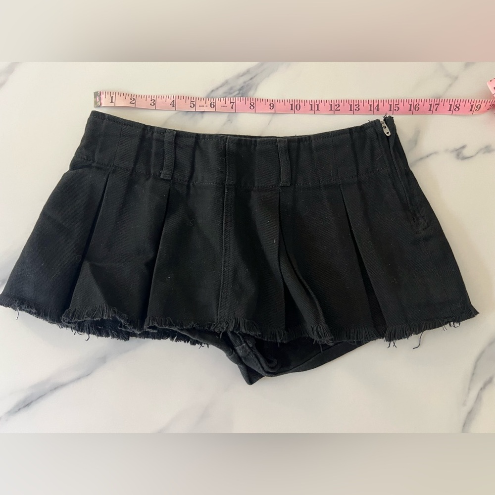 EDIKTED Low-Rise Pleated Cotton Denim Mini Skort - Picture 9 of 10